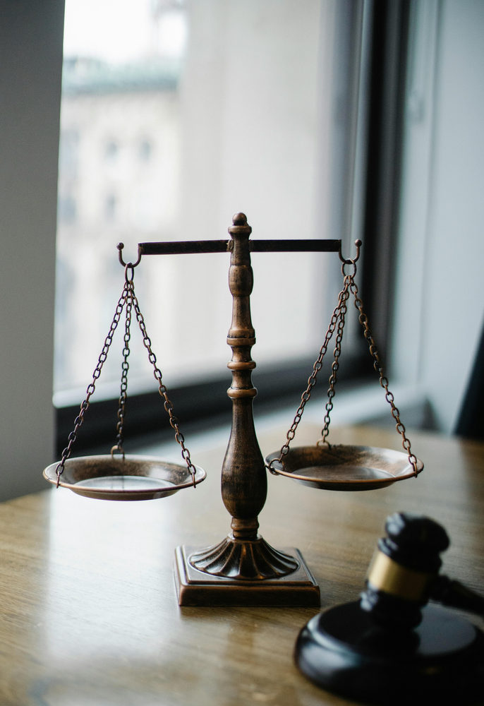 balanza de la justicia y mazo