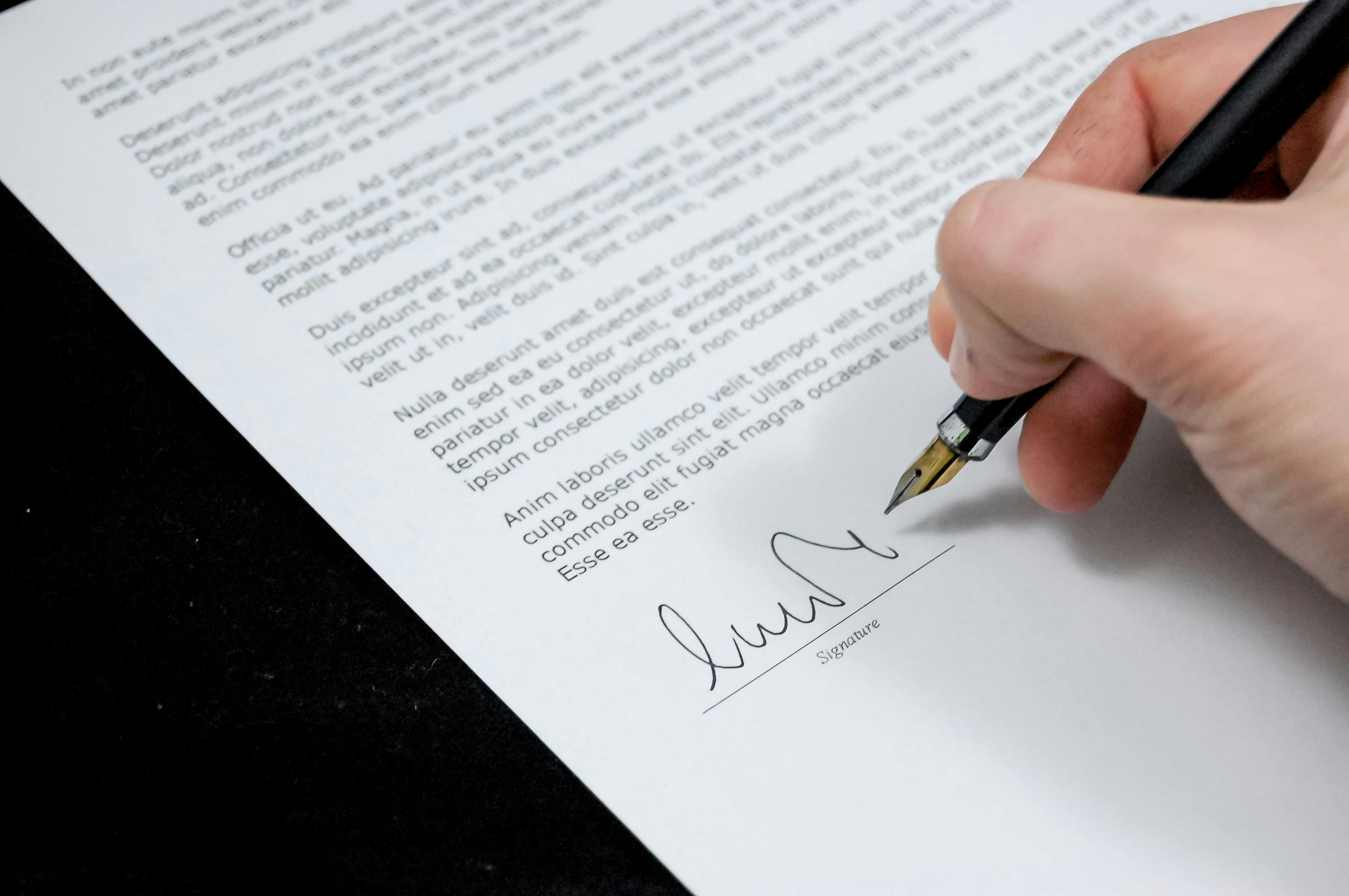 asistencia legal redactando un acuerdo